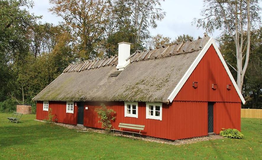 Bild på rödmålat hus från Elfdalen.