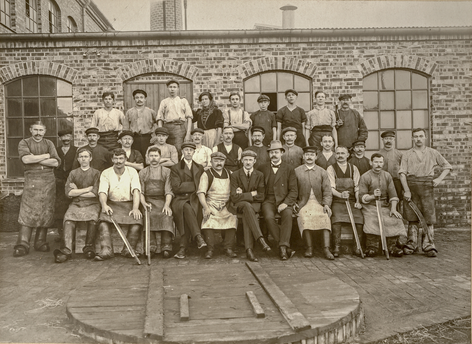 En grupp med arbetare från Läderfabriken 