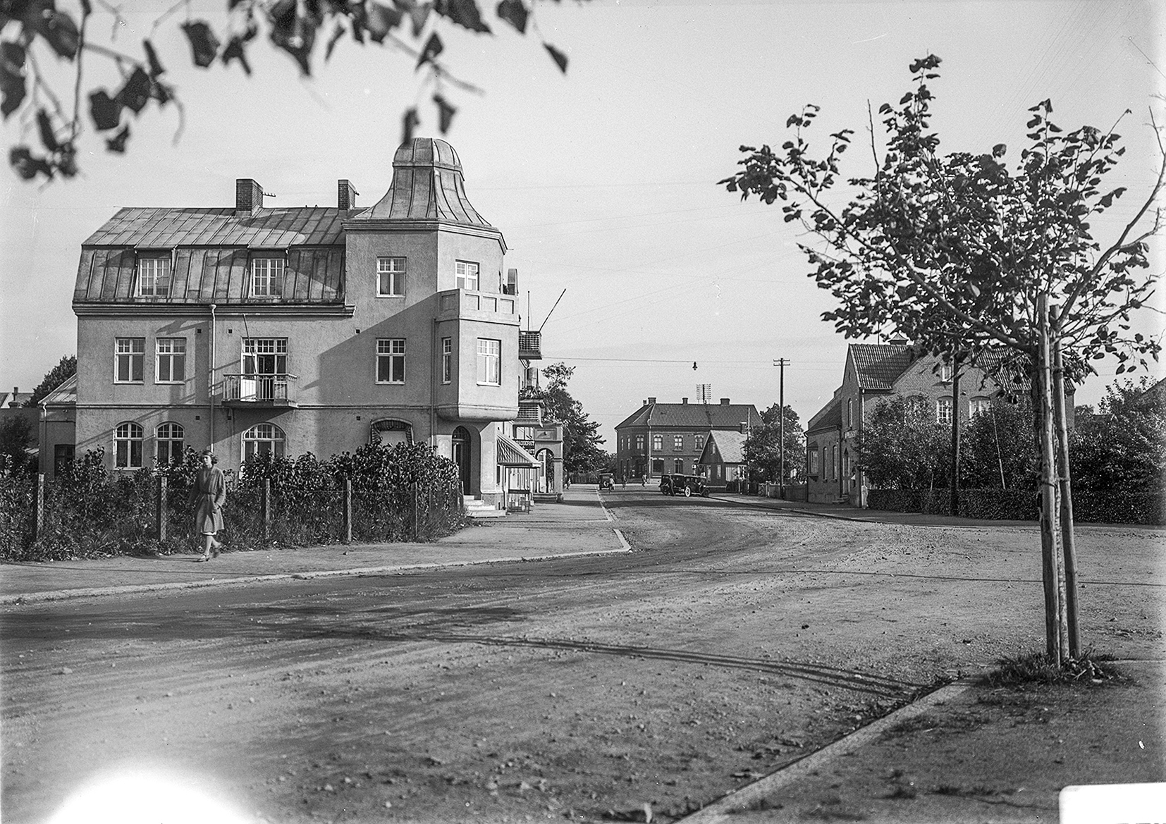 Bild på fasaden till Frälsningsarméhuset taget från gatan