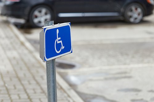 Bild på en handikapparkeringsskylt